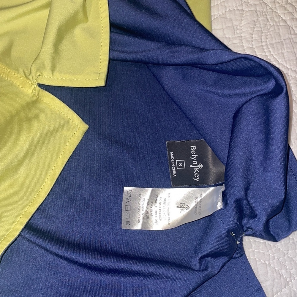 Belyn Key Reversible Solid Yellow and Navy Top - Picture 4 of 5